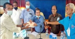 ফুলছড়িতে করোনায় কর্মহীনদের মাঝে নগদ অর্থ সহায়তা ও মাস্ক বিতরণ ফুলছড়িতে করোনায় কর্মহীনদের মাঝে নগদ অর্থ সহায়তা ও মাস্ক বিতরণ